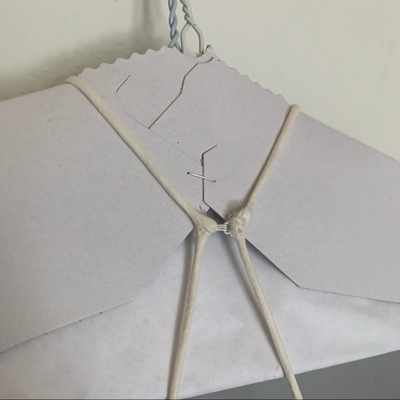 Preowned Tara Lauren Wedding Dress. Spring 2017. US Size 6. - Picture 9 of 14